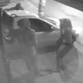 Vídeo: criminosos arrombam loja com carro e levam celulares em 1 minuto imagem