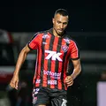 Vitória recusa proposta do Coritiba e Lucas Braga segue no elenco imagem