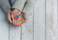 7 sinais silenciosos de autismo em adultos com mais de 40 anos