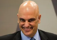 Aliado de Bolsonaro sobe o tom e chama Moraes de monstro