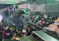 Arquibancada desaba e deixa 60 feridos antes de show de sertanejos imagem