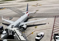 Avião nos EUA é evacuado após incêndio nos freios imagem