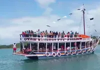Barco lotado atinge canoa com crianças e causa pânico em Madre de Deus