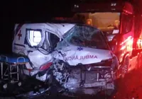 Batida entre carro, ambulância e caminhão deixa um morto e 6 feridos