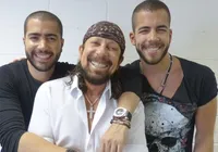 Bell Marques recebe homenagem dos filhos durante show em Salvador