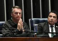 Bolsonaro chora e pede orações por ele durante sessão no Senado