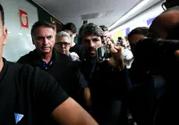 Bolsonaro recorre a pesquisa polêmica após tarifaço de Trump imagem