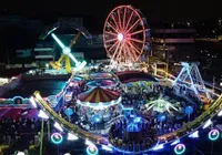 Brinquedo de parque de diversões despenca e deixa mais de 20 feridos imagem