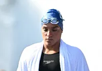 Calor, água poluída e 38h de espera: Ana Marcela fica em 6º nos 10k