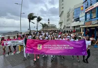 Caminhada Contra o Feminicídio reúne multidão na Barra imagem