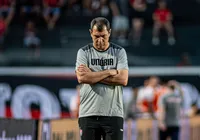 Carille admite busca por mais reforços e prevê Vitória "confiante" imagem