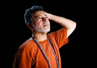 Carlos Barros celebra 60 anos de Maria Bethânia em show único na Bahia imagem