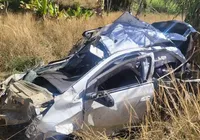 Casal sai para namorar e morre após carro cair de 400 metros de altura