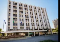 Caso bizarro: funcionário é demitido por lamber orelha de colega