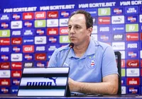 Ceni destaca queda emocional do Bahia após falha do goleiro Ronaldo imagem