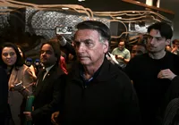 Com risco de ser preso, Bolsonaro desiste de ir à Câmara