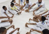 Como crianças de Salvador aprendem capoeira em aulas gratuitas imagem
