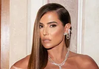 Deborah Secco elege trisal dos sonhos com atrizes globais