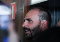 Eduardo Bolsonaro diz que não vai renunciar ao mandato de deputado