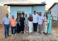 Em Ibirapuã, governo entrega casas populares e espaços esportivos