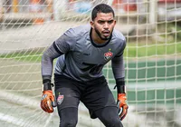 Em boa fase, Arcanjo enaltece preparador de goleiros do Vitória