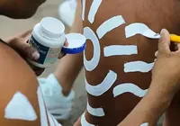 Falsas pintoras tribais são presas após cobrar R$ 400 de turistas em Salvador imagem
