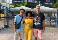 Família chega cedo e abre fila no Festival A TARDE FM em Salvador