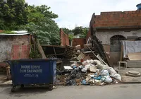 Feto é encontrado no lixo em bairro de Salvador imagem