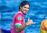 Gabriel Medina assume romance com ex de Zé Felipe imagem