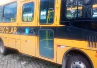 Governo da Bahia entrega novos ônibus escolares após incêndio imagem