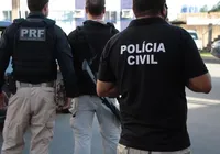Homem é preso após ajudar o filho a matar idoso com golpes de machado
