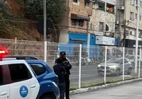 Homem é preso após perseguir mulher em estação do BRT em Salvador imagem