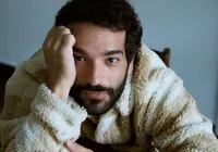 Humberto Carrão faz mudança radical para nova fase de personagem