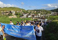 Irmãos cantores de arrocha são sepultados sob forte comoção
