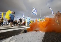 Israelenses protestam por libertação de reféns e cessar-fogo em Gaza imagem