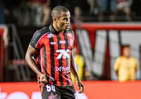 Lateral da base estreia e ganha elogios; Chagas explica saída imagem