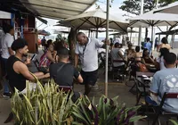 Legislação das gorjetas ganha reforço com guia gratuito da Abrasel imagem