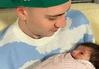 Léo Picon anuncia ser pai após postar foto com bebê no colo