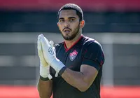 Lucas Arcanjo assume jogo ruim após derrota do Vitória imagem