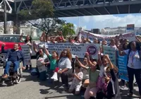 Mães acusam INSS de ‘crueldade’ em reavaliações de crianças com deficiência imagem