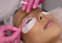 Moda de cortar cílios preocupa especialistas e pode afetar saúde ocular