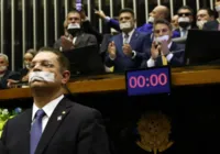 Mota ameaça suspender mandato de deputados que ocupam Mesa Diretora