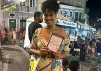 Na Flipelô, fã de Raphael Montes revela sentimentos sombrios ao ler obras do autor imagem