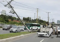 Número de colisões de veículos em postes cresce 8% no primeiro semestre na Bahia imagem