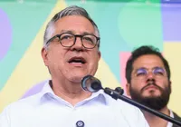 Padilha diz ser "ato covarde" cancelamento de vistos da filha e esposa