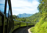 Passeio de trem é considerado o "mais mágico e pitoresco" do Brasil