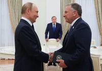 Pressão dos EUA: Putin encontra enviado de Trump antes de sanções imagem