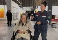 Regina Duarte surge em cadeira de rodas e preocupa fãs