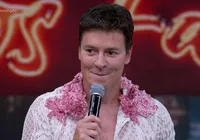 Rodrigo Faro sai do controle e fica de cueca na Globo; veja imagem
