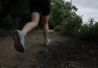 Saiba como correr pode aumentar o risco de câncer colorretal imagem